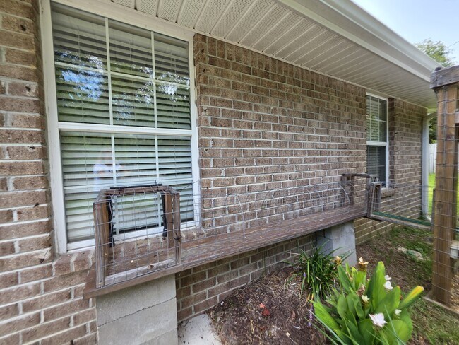 Building Photo - 1682 Village Pkwy
