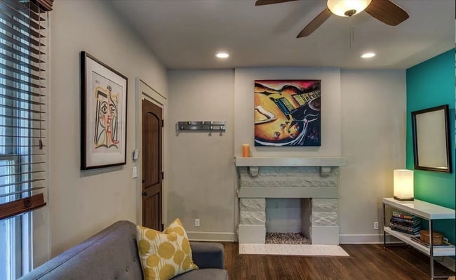 Building Photo - Cute 3 bed w/bonus space. Fenced yard. Loc...