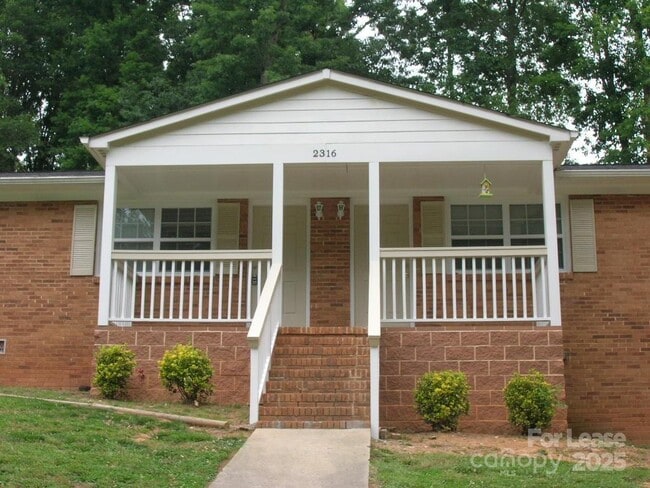 Primary Photo - 2316 Woodbridge Dr