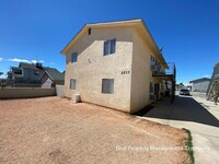 Building Photo - Cozy 2 bedroom apartment