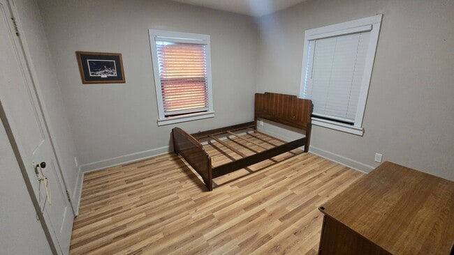 Building Photo - Spacious 2 Bedroom - 1 Bath, Enclosed porch and provided Washer/Dryer!