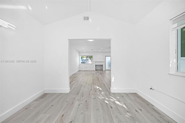 Building Photo - 876 NE 81st St