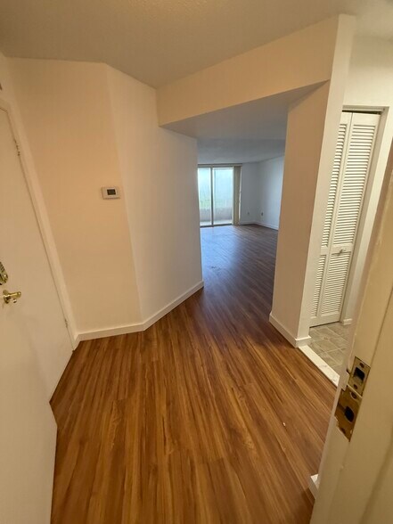 Building Photo - 2333 Feather Sound Dr