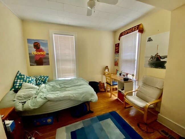 Building Photo - GREAT Remodeled 5BD/2.5BA Property near Di...