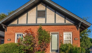 Building Photo - Adorable One bedroom One bathroom duplex l...