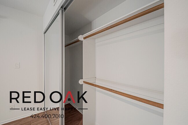 Building Photo - 13444 Moorpark St