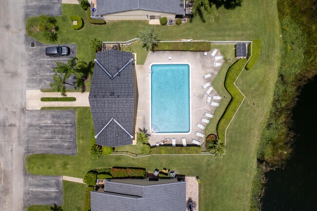 Building Photo - 6721 Bridlewood Ct