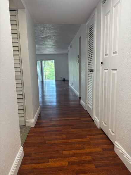 Building Photo - 5961 N Falls Circle Dr