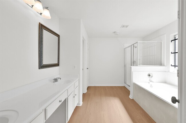 Building Photo - 28807 Hidden Cove Dr