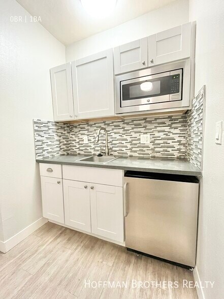 Building Photo - 410 S Lake St