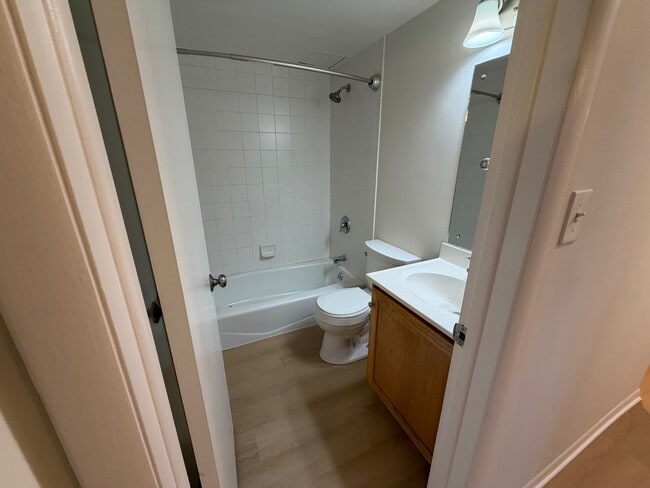 Building Photo - 84 W Belvidere Rd