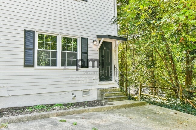 Building Photo - 42 Greenwood Cir