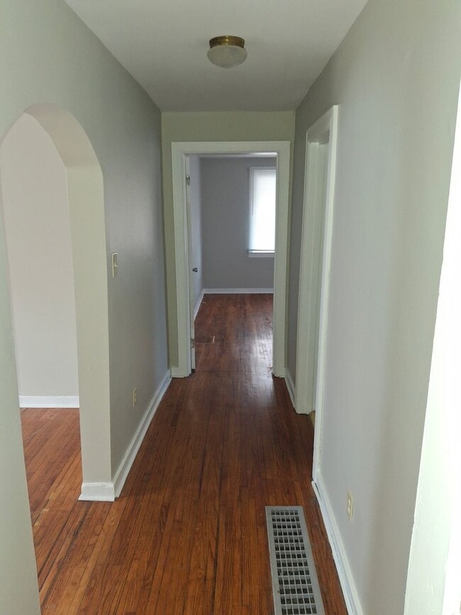 Building Photo - 1619 P Ave