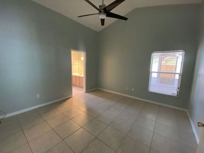 Building Photo - 4 Bedroom 2 Bath home in Winter Springs for RENT!