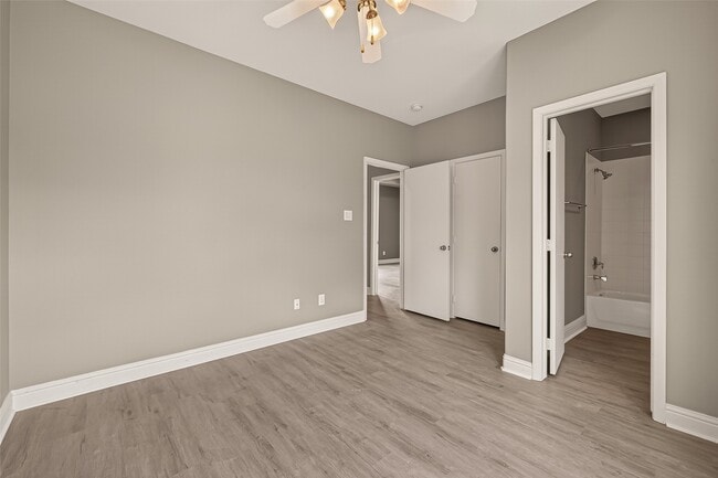 Building Photo - 1107 St Charles St