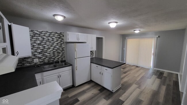 Building Photo - 4131 Mellis Dr