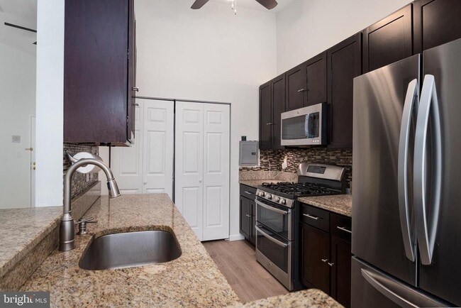 Building Photo - 7123 Elm Ct