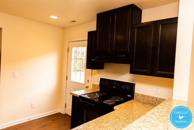 Building Photo - 917 Skinner Dr