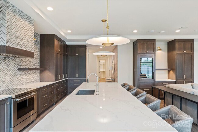 Building Photo - 1500 Queens Rd