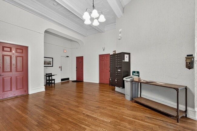 Building Photo - Welcome to the Baynard House; Elegant, Spacious & Bright Showing- Showing Sunday 7/26 9:30am-9:45am