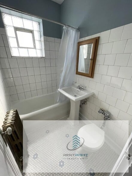 Building Photo - 4588 N Elston Ave