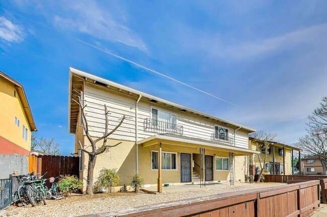 Building Photo - 5677 Hoffman Ct