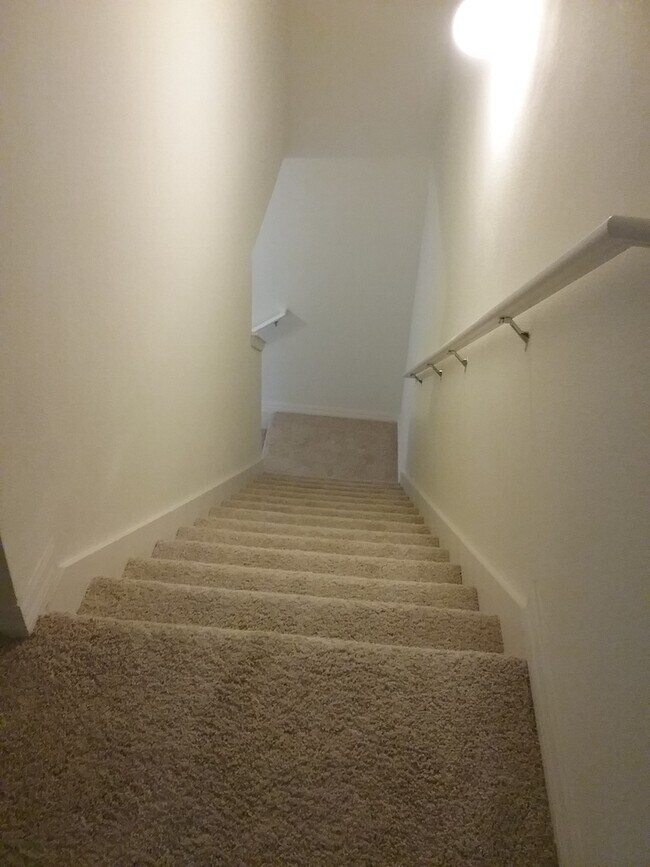 Building Photo - 3 Bedroom 2.5 Bath Townhouse in Turtle Cre...