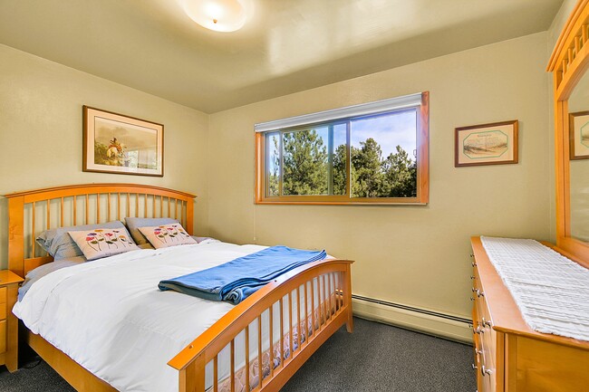 Building Photo - 27927 Circle Dr