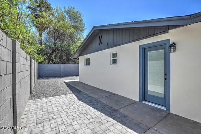 Building Photo - 1411 S Bonarden Ln