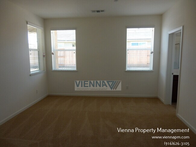 Building Photo - SINGLE STORY HOME IN ROSEVILLE!!!
