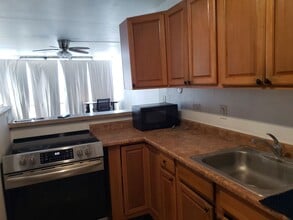 Building Photo - 1 bd. 1 ba. Harbor Lights Unit - Partly Fu...