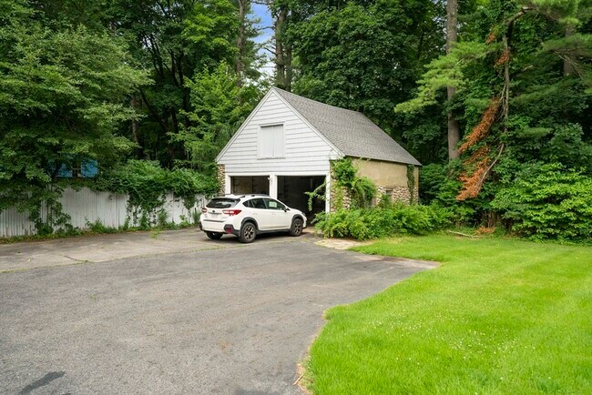 Building Photo - 48 Seaver St