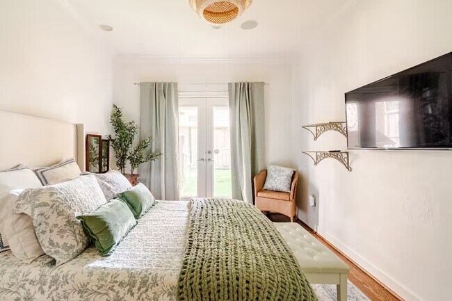 Building Photo - 6515 Minola St