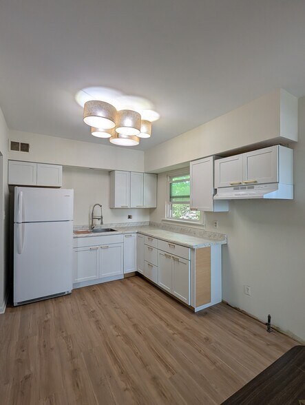 Building Photo - 15007 S Illinois St