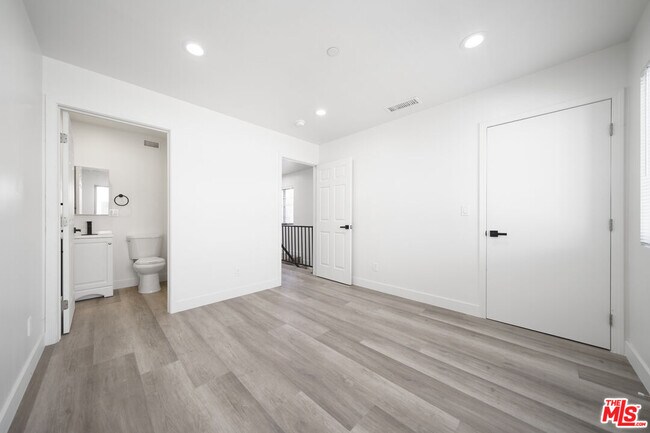 Building Photo - 4110 Normandie Ave