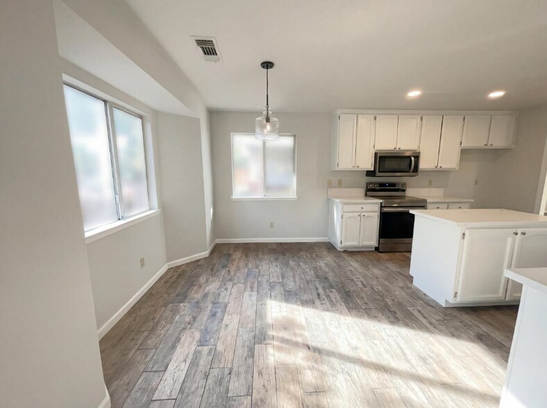 Building Photo - 4744 Ponderay Ln