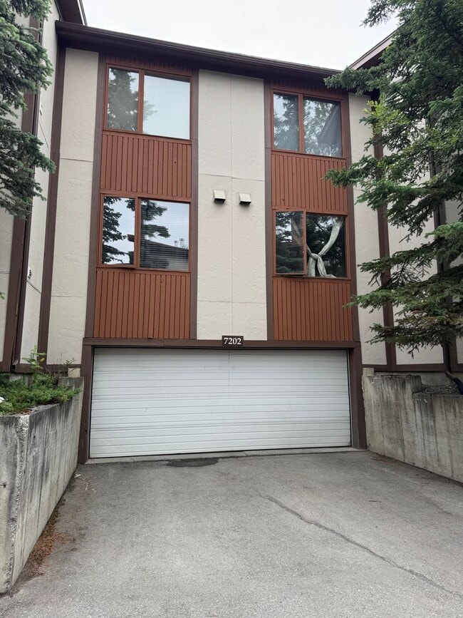 Building Photo - OPEN HOUSE 7/19 from 1:00-2:00PM