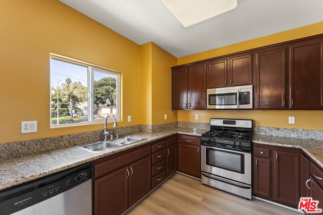 Building Photo - 12375 Osborne Pl