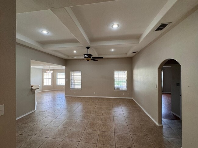 Building Photo - 705 Puig Dr