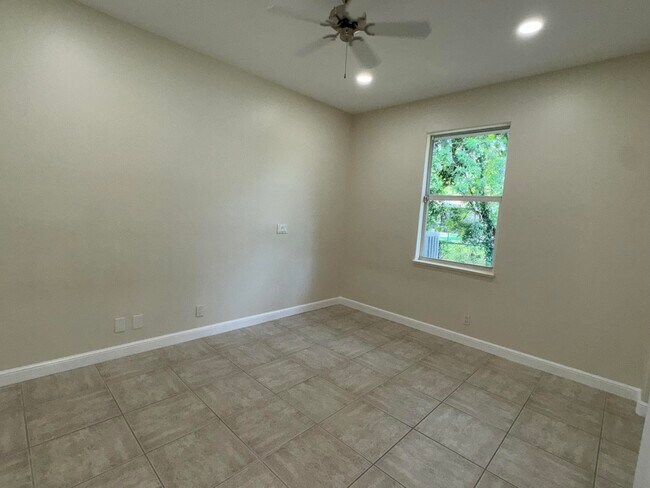 Building Photo - 969 Meadow Ave