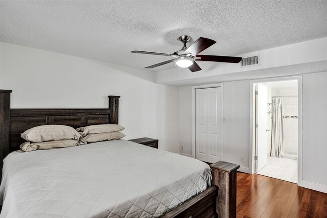 Building Photo - 12215 Royal Palm Blvd