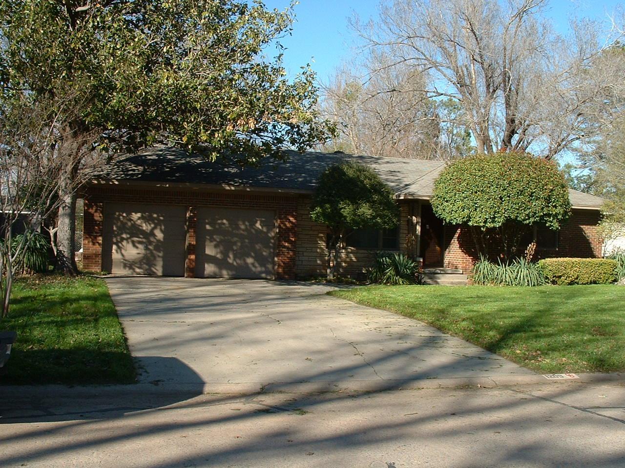 Building Photo - 1209 Windsor Way