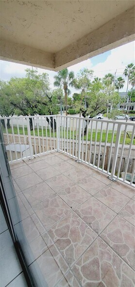 Building Photo - 4570 NW 79th Ave