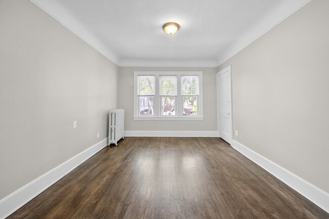 Building Photo - 852 Beaconsfield Ave