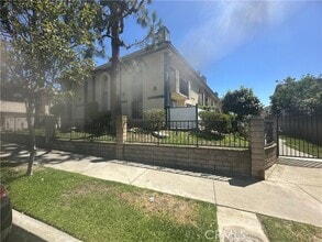 Building Photo - 13420 Tracy St