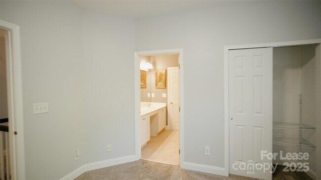 Building Photo - 12325 Summer Breeze Ct