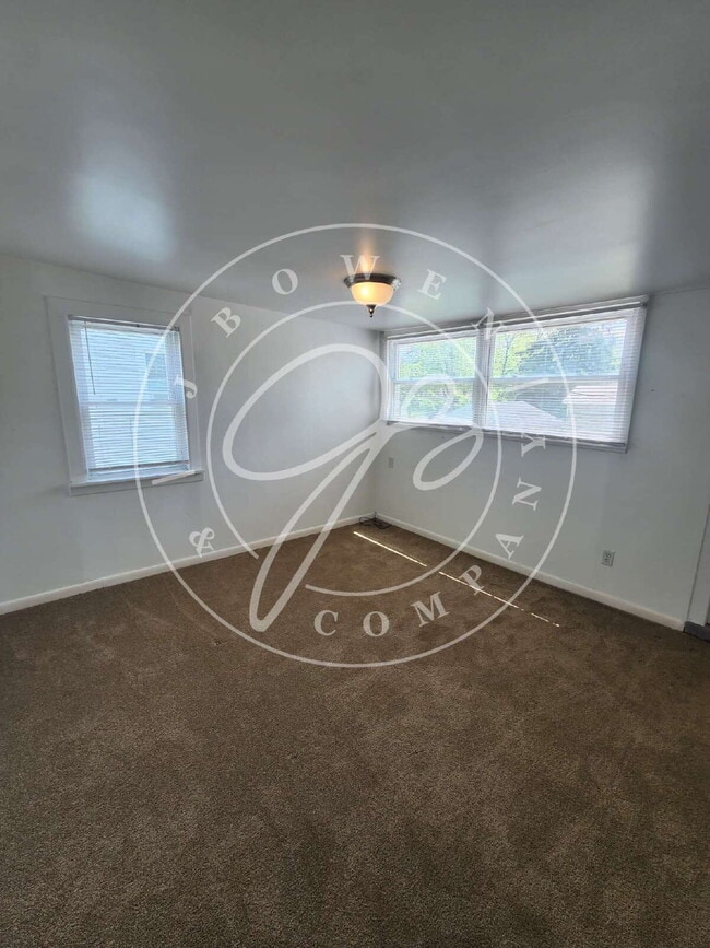 Building Photo - 2 story 2 bed with bonus room! Maumee Scho...