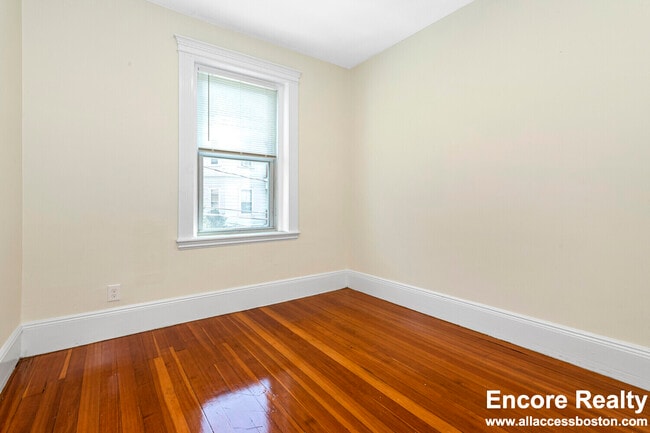 Building Photo - 46 Brackett St