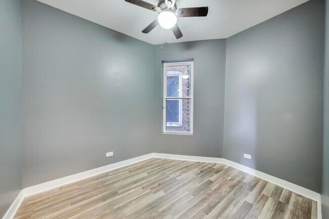 Building Photo - 6624 S Rhodes Ave