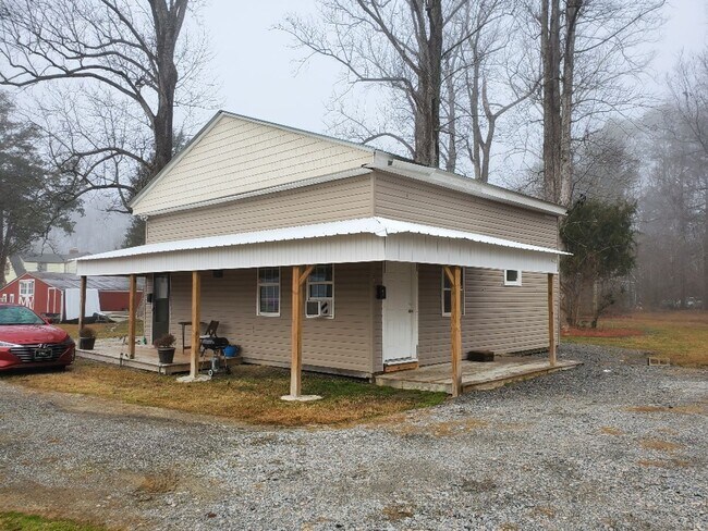 Building Photo - Studio Apartment